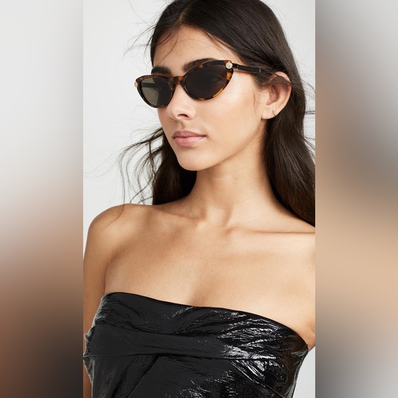 Authentic Versace cat eyes sunglasses - Picture 10 of 10